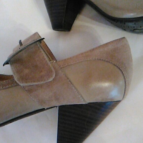 Chocolate Blu Taupe Leather Heels - Picture 11 of 12